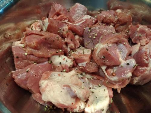 Сочный шашлык из отбивной свинины с хрустящим беконом: лучший рецепт для гриля 19