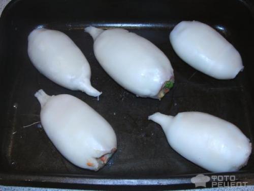 Можно ли добавить сыр к запеченным кальмарам в горшочке. Рецепт: Кальмары фаршированные - с картофелем и овощами в нежном соусе