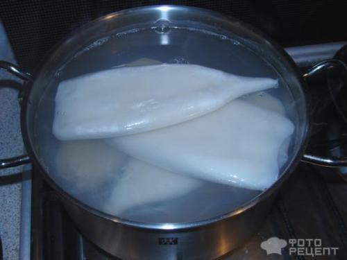 Можно ли добавить сыр к запеченным кальмарам в горшочке. Рецепт: Кальмары фаршированные - с картофелем и овощами в нежном соусе