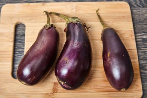 Как правильно приготовить баклажаны перед тем как запечь их с фетой. Пошаговый Рецепт Приготовления Веером Запеченных Баклажанов с Помидорами и Сыром Фета