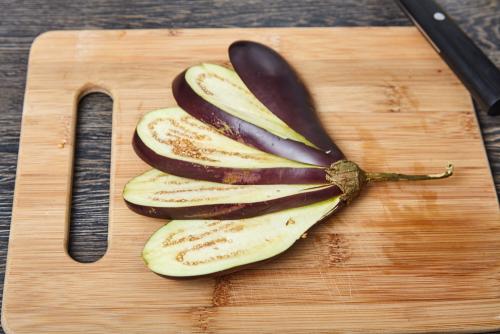 Как правильно приготовить баклажаны перед тем как запечь их с фетой. Пошаговый Рецепт Приготовления Веером Запеченных Баклажанов с Помидорами и Сыром Фета