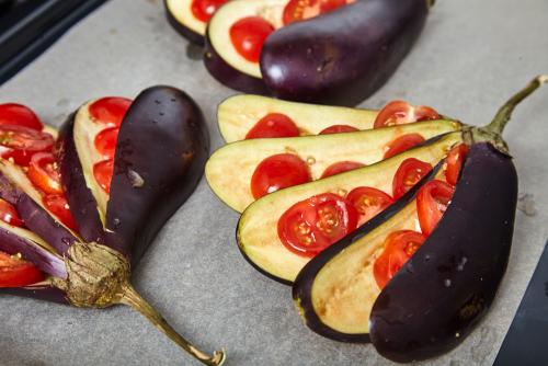 Как правильно приготовить баклажаны перед тем как запечь их с фетой. Пошаговый Рецепт Приготовления Веером Запеченных Баклажанов с Помидорами и Сыром Фета