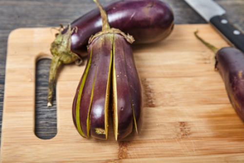 Как правильно приготовить баклажаны перед тем как запечь их с фетой. Пошаговый Рецепт Приготовления Веером Запеченных Баклажанов с Помидорами и Сыром Фета