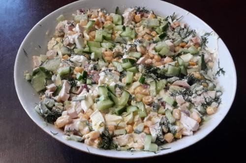 Салаты с копченой курицей и огурцом. 20 вкусных салатов с копченой курицей и свежим огурцом
