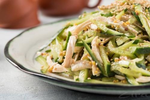 Салаты с копченой курицей и огурцом. 20 вкусных салатов с копченой курицей и свежим огурцом