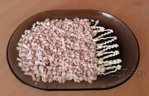 Салат с копченой курицей и огурцом соленым. Салаты с копчёной курицей: простые и вкусные рецепты