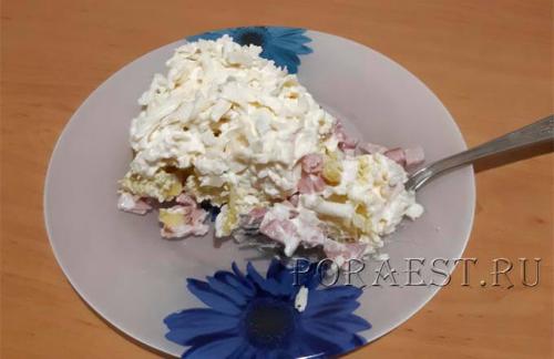 Салат с копченой курицей и огурцом соленым. Салаты с копчёной курицей: простые и вкусные рецепты