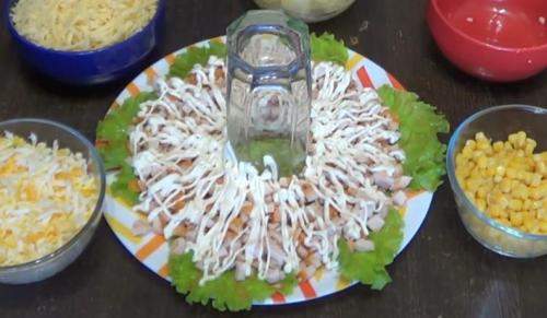 Салат из копченой курицы за 30 минут. Салат с копченой курицей — 14 очень вкусных и простых рецептов