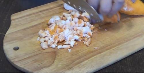 Салат из копченой курицы за 30 минут. Салат с копченой курицей — 14 очень вкусных и простых рецептов