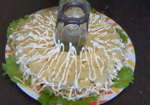 Салат из копченой курицы за 30 минут. Салат с копченой курицей — 14 очень вкусных и простых рецептов