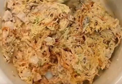 Салат с копченой курицей и корейской морковью и яйцом. Салат с копченой курицей и морковью по-корейски. 5 простых рецептов на каждый день и праздник