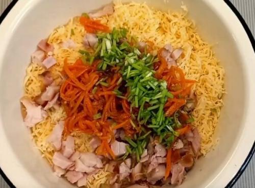 Салат с копченой курицей и корейской морковью и яйцом. Салат с копченой курицей и морковью по-корейски. 5 простых рецептов на каждый день и праздник