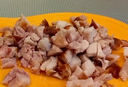 Салат с копченой курицей и корейской морковью и яйцом. Салат с копченой курицей и морковью по-корейски. 5 простых рецептов на каждый день и праздник