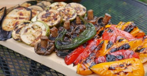 Можно ли приготовить овощи гриль в микроволновке без специальной посуды. Как вкусно приготовить овощи на гриле. Рецепты в духовке, сковороде пошагово с фото