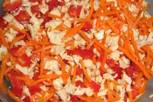 Салат с копченой курицей и морковью по-корейски и шампиньонами. 20 быстрых салатов с копченой курицей и корейской морковью