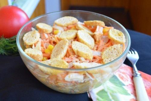 Салат с копченой курицей и морковью по-корейски и шампиньонами. 20 быстрых салатов с копченой курицей и корейской морковью