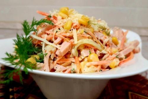 Салат с копченой курицей и морковью по-корейски и шампиньонами. 20 быстрых салатов с копченой курицей и корейской морковью