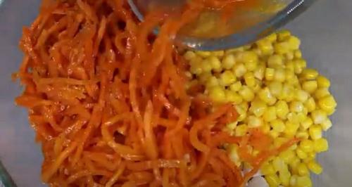 20 быстрых салатов с копченой курицей и корейской морковью. Классика