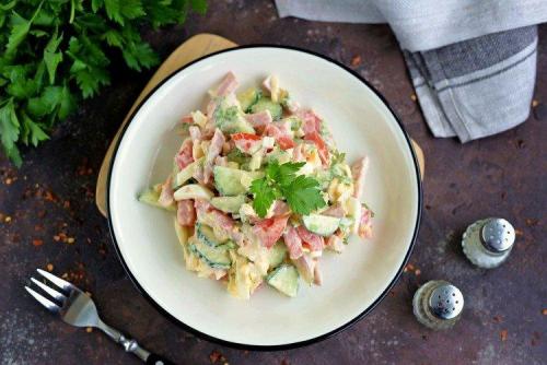 15 салатов с ветчиной и сыром, в которые ты влюбишься