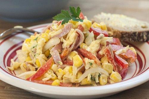 15 салатов с ветчиной и сыром, в которые ты влюбишься