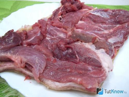 Очарование вкуса: как приготовить замечательный рулет из рульки свиной в духовке 42 Очарование вкуса: как приготовить замечательный рулет из рульки свиной в духовке 42