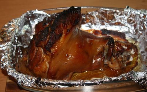 Возможно ли приготовить свиную рульку в духовке заранее и как лучше хранить готовое блюдо. Как приготовить свиную рульку без варки с медом и горчицей?