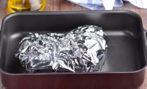 Какой должен быть режим температуры и времени запекания рульки с горчицей. Свиная рулька, запеченная в фольге в духовке