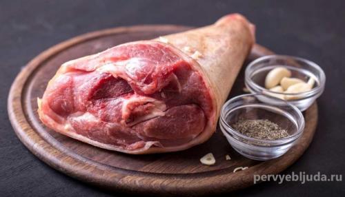 Секреты и хитрости приготовления ароматной свиной рульки в духовке 13