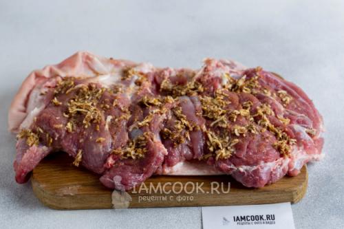 Очарование вкуса: как приготовить замечательный рулет из рульки свиной в духовке 04 Очарование вкуса: как приготовить замечательный рулет из рульки свиной в духовке 04