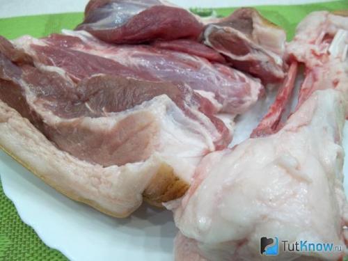 Очарование вкуса: как приготовить замечательный рулет из рульки свиной в духовке 39 Очарование вкуса: как приготовить замечательный рулет из рульки свиной в духовке 39