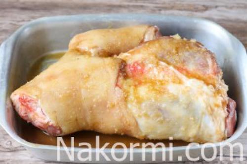 Какой температуре должен быть духовой шкаф для запекания рульки. Ингредиенты