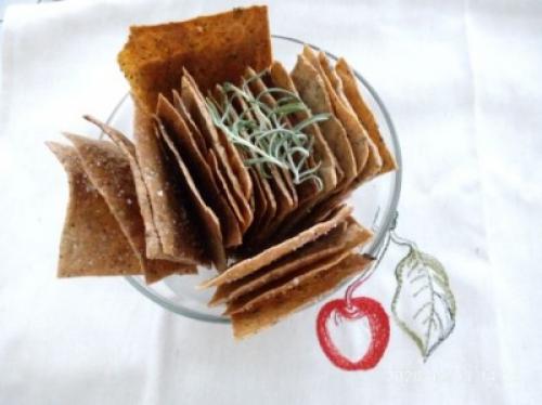 Печенье на остатках ржаной закваски.