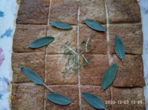 Печенье на остатках ржаной закваски.