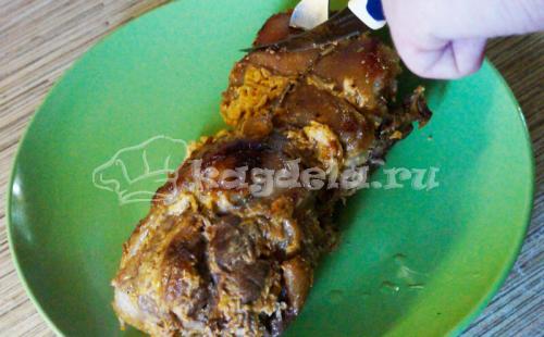 Нужно ли укрывать рульку фольгой во время запекания. Свиная рулька запеченная в духовке в фольге без кости