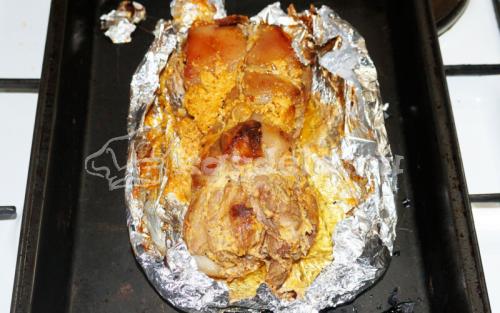 Нужно ли укрывать рульку фольгой во время запекания. Свиная рулька запеченная в духовке в фольге без кости