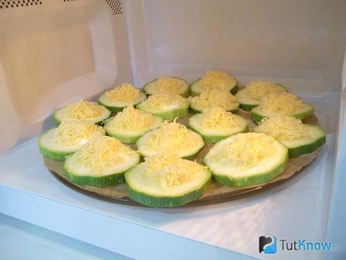Кабачки гриль с сыром в микроволновке: быстрый и вкусный рецепт 07