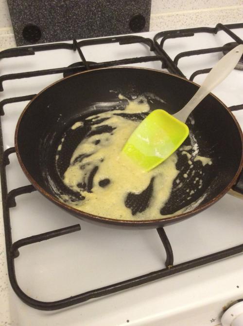 Как приготовить сливочную заливку, чтобы она получилась идеальной. Густой горячий сливочный соус за 5 минут. Очень простой рецепт, отлично подходит для пасты и других блюд