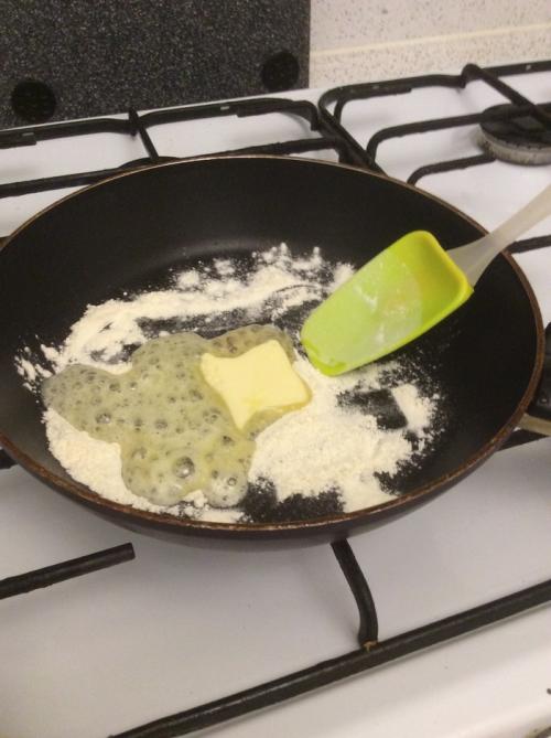 Как приготовить сливочную заливку, чтобы она получилась идеальной. Густой горячий сливочный соус за 5 минут. Очень простой рецепт, отлично подходит для пасты и других блюд