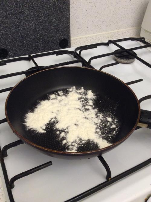 Как приготовить сливочную заливку, чтобы она получилась идеальной. Густой горячий сливочный соус за 5 минут. Очень простой рецепт, отлично подходит для пасты и других блюд