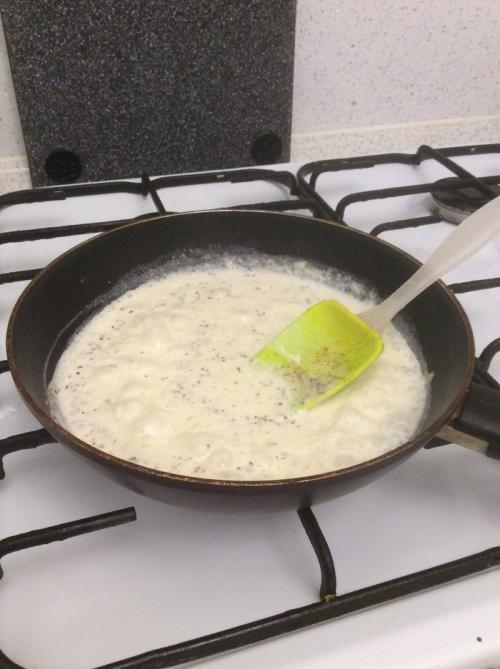 Как приготовить сливочную заливку, чтобы она получилась идеальной. Густой горячий сливочный соус за 5 минут. Очень простой рецепт, отлично подходит для пасты и других блюд