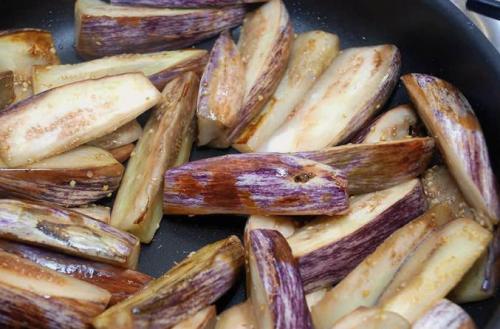 Баклажаны в сырно-сливочной заливке от mellorn. Карамелизированные баклажаны в кисло-сладком соусе