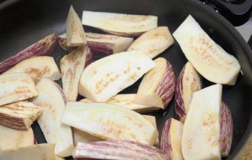 Баклажаны в сырно-сливочной заливке от mellorn. Карамелизированные баклажаны в кисло-сладком соусе