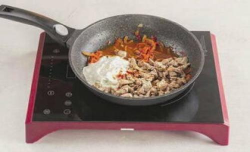 Бефстроганов из свинины с солеными огурцами. Бефстроганов из свинины – 10 пошаговых рецептов приготовления