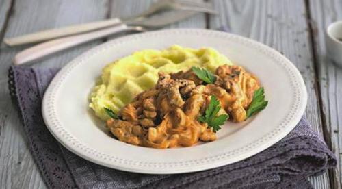 Бефстроганов из свинины с солеными огурцами. Бефстроганов из свинины – 10 пошаговых рецептов приготовления