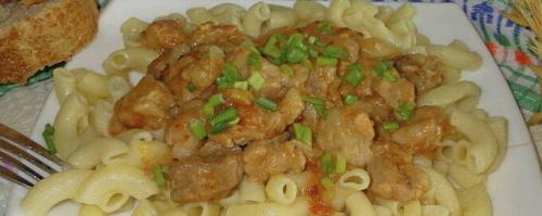 Бефстроганов из свинины с солеными огурцами. Бефстроганов из свинины – 10 пошаговых рецептов приготовления