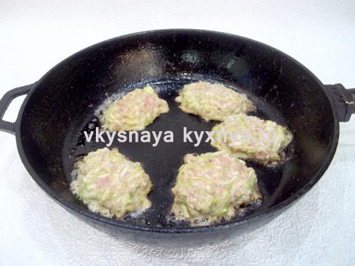 Оладьи из кабачков с фаршем на сковороде: самый вкусный рецепт