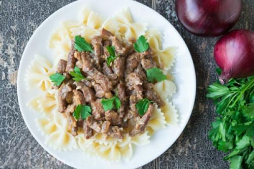 Бефстроганов из говядины рецепт. Классический рецепт бефстроганова из говядины на сковороде со сметаной