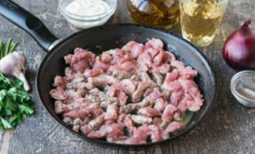 Бефстроганов из говядины рецепт. Классический рецепт бефстроганова из говядины на сковороде со сметаной