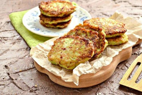 С какими соусами лучше подавать пышные оладьи из кабачков. 20 рецептов вкуснейших оладий из кабачков