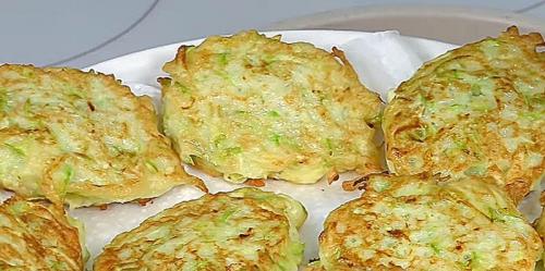 Как нужно нарезать кабачки для получения пышных оладий. Пышные оладьи из кабачков с мукой — самый простой пошаговый рецепт